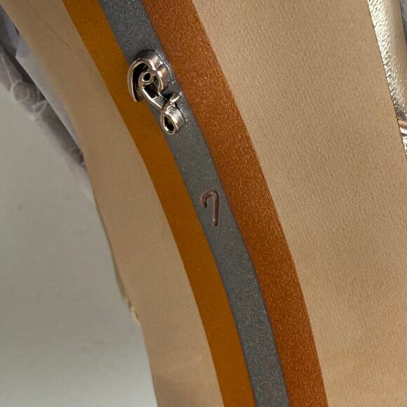 Sam Edelman Kia Block Heel Sandal in Gold Leaf Leather New in Box Size 7 - Picture 6 of 9